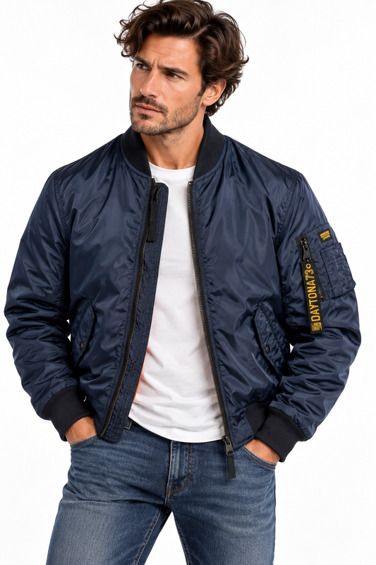Blouson aviateur ARES Daytona 73 bleu marine porté par un mannequin en studio