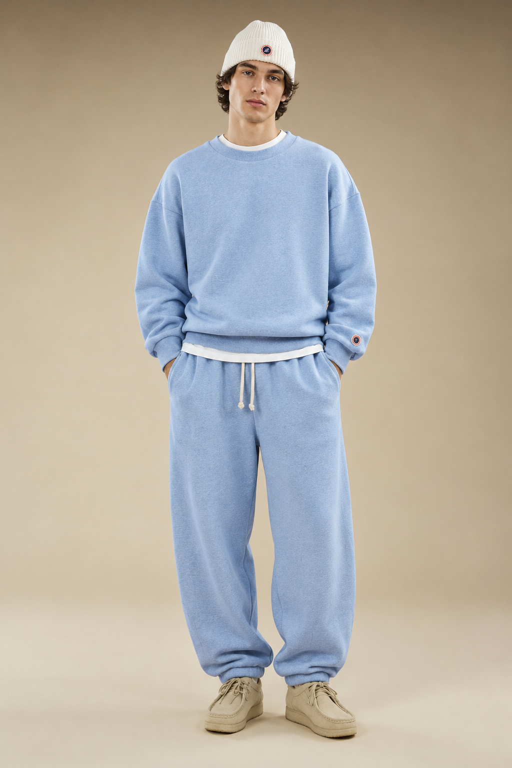 Sweat Iconic Crew 26 Sweet Pants bleu porté avec pantalon assorti