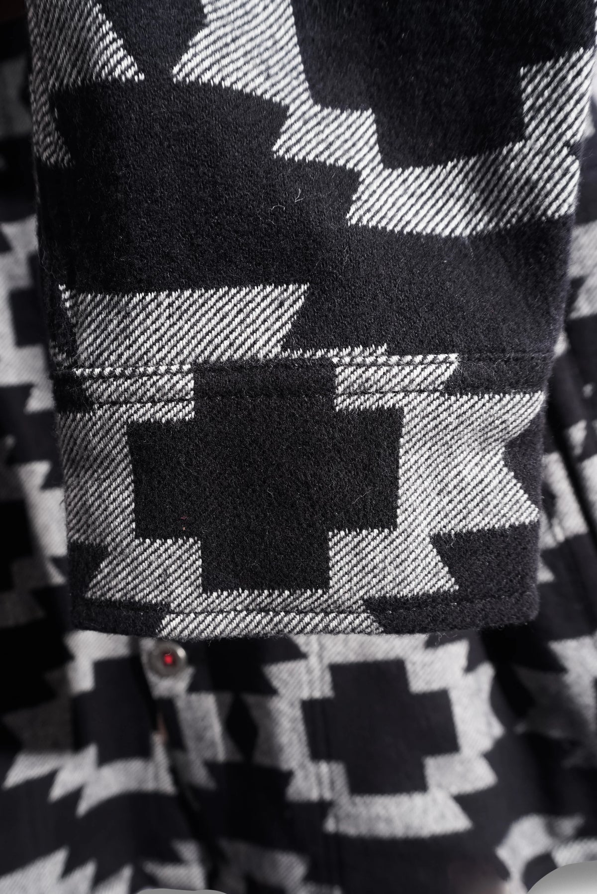 Chemise Masterson Black – Iron & Resin