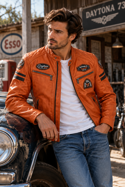 Blouson cuir motard NIETO Daytona 73 porté dans un univers automobile vintage