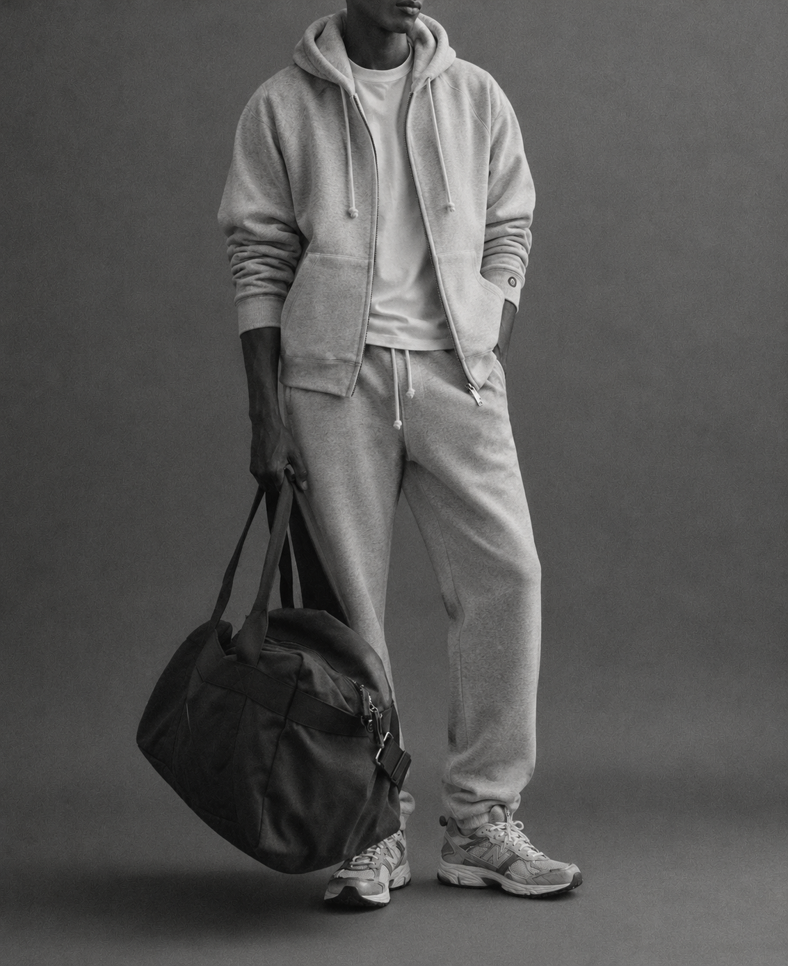 Sweat Sweet Pants F Iconic Zip écru chiné porté ouvert par un mannequin avec jogging assorti, style sportswear studio