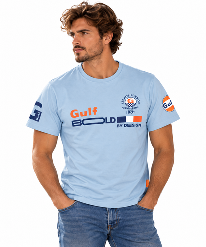 T-shirt Gulf Bold 1901 bleu ciel porté par un homme
