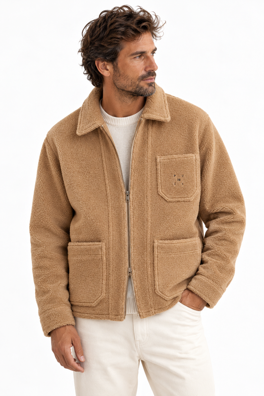 Homme portant la veste PULLIN BLIND SAND beige sur fond blanc
