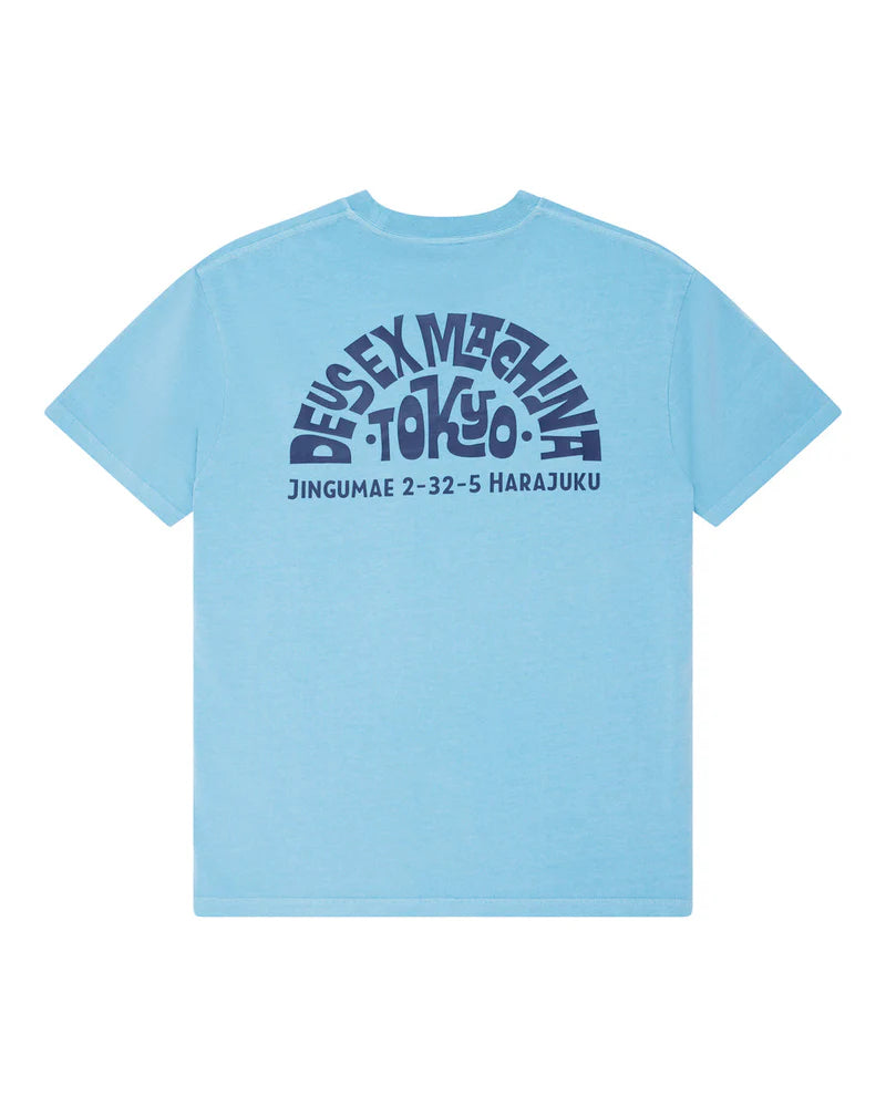 Tee-shirt Tokyo Address Deus Ex Machina bleu ciel avec grand imprimé dos